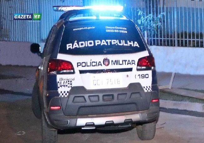 Mulher dá mordidas, rasga a roupa de namorado e acaba na delegacia