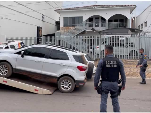 Quadrilha na cidade de Colíder invade residência de empresário fazendo eles de reféns e leva caminhoneta e SUV, policia recuperou SUV. (Vídeo)