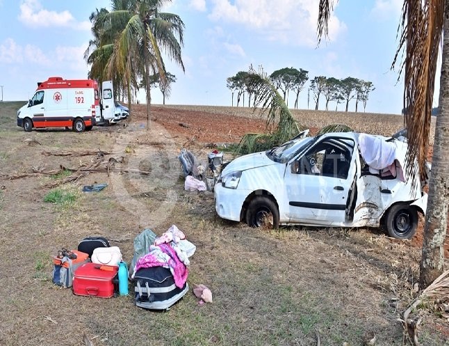 Mãe morre em acidente; marido, filha de 1 ano e idosa são socorridas