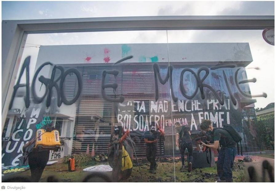 Sede nacional da Aprosoja é invadida por integrantes do Movimento Via Campesina