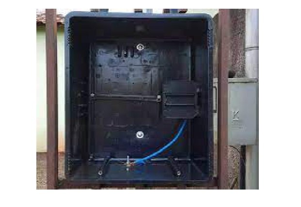 Mulher desconfia de falta de energia e descobre que furtaram relógio de energia de casa
