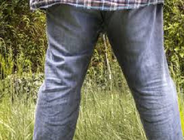 Homem é baleado, após pedir para suspeito não urinar perto de crianças