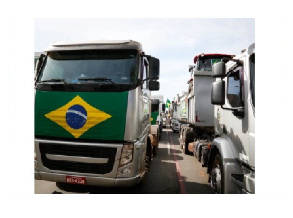 Caminhoneiros vão parar em 1º de novembro se demandas não forem atendidas