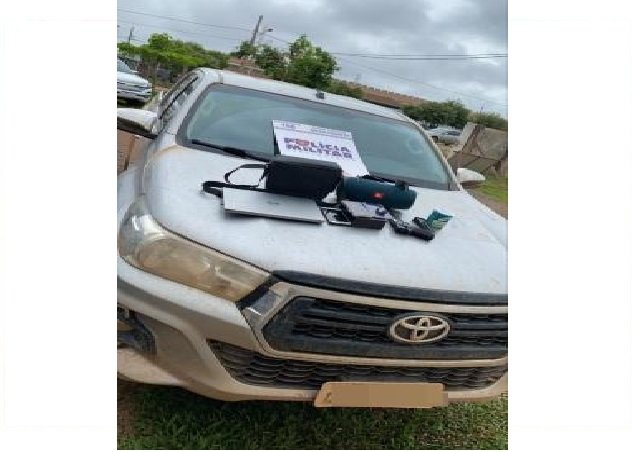 Jovens de 13 e 16 anos são pegos pela Polícia Militar com camionete roubada