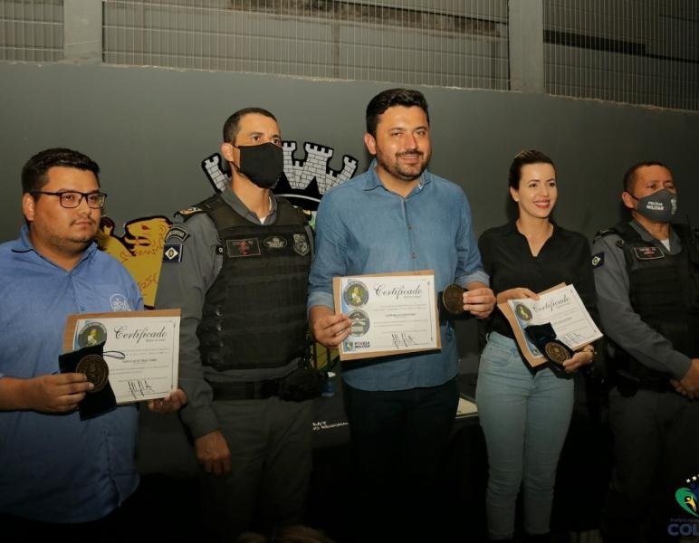 PREFEITO PARTICIPA DE ELEVAÇÃO DA POLÍCIA MILITAR DE COLÍDER E RECEBE MOEDA HONORÍFICA