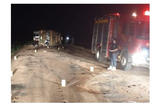 Jovem de 22 anos morre em colisão com caminhão de lixo