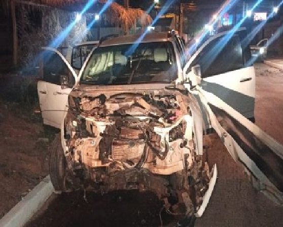 Após roubo de S10, ladrões provocam 2 acidentes e fogem da polícia