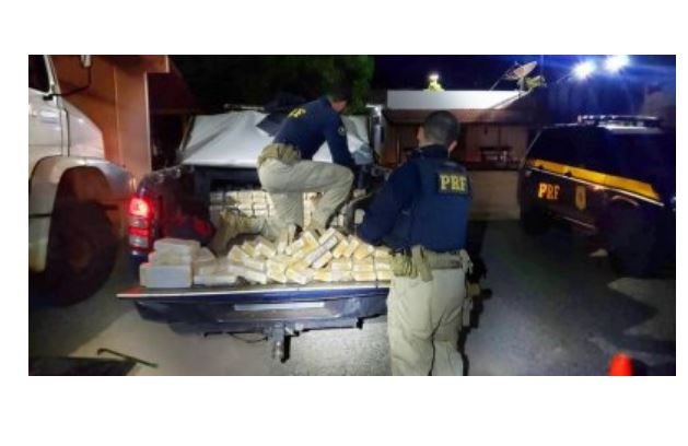 Traficante é preso com 360 kg de cocaína em fundo falso de caminhão