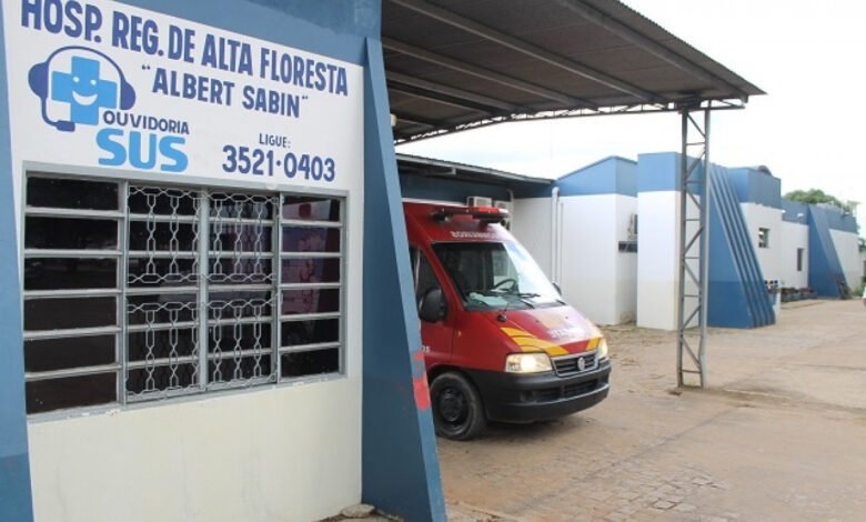 Choque entre motos deixa vítima na UTI
