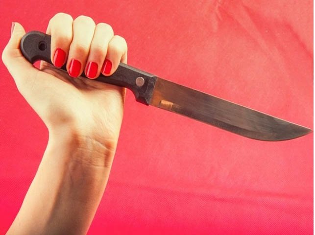 Esposa tenta matar marido a facadas, após voltar de happy hour em lanchonete com amigas