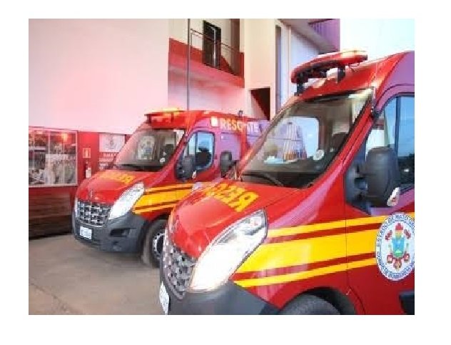 Bombeiro, por telefone ajudam salvar criança afogada em piscina, mas estado de saúde é grave