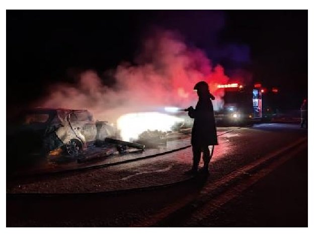 Creta é destruído pelo fogo e motorista fica ferido em batida com caminhão