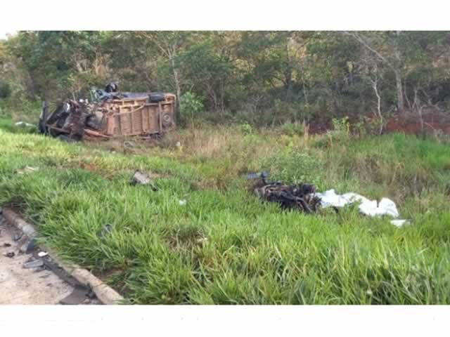 Acidente entre SW4 e van com pacientes deixa pelo menos 13 mortos em rodovia de Mato Grosso; vídeo