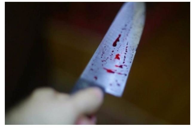 Mulher é hospitalizada após ser esfaqueada pelo cunhado durante discussão