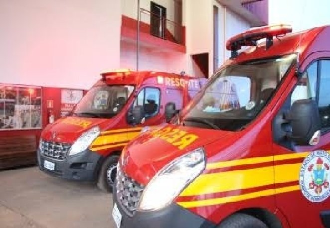 Homem leva quatro tiros e é socorrido por bombeiros