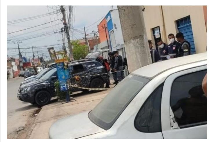Suspeito de roubar carro morre em troca de tiros com policiais