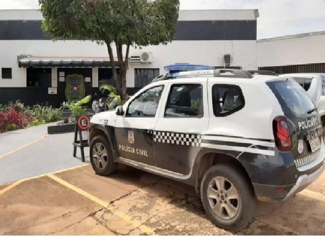 Homem não aceita separação, filma relação sexual da ex-mulher com atual namorado e mostra para amigos