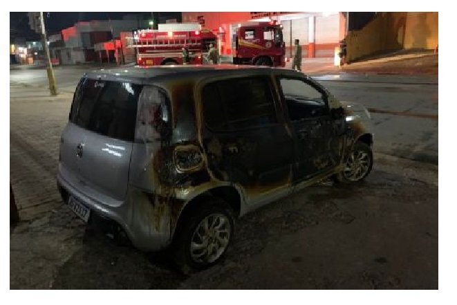 Homem coloca fogo em 3 carros durante a madrugada