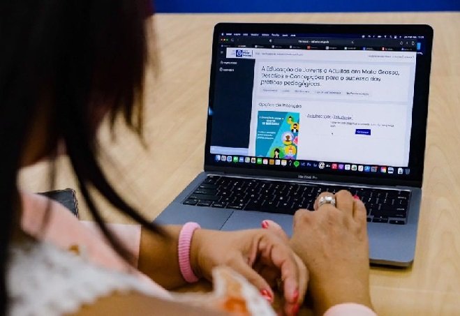 Seduc capacita 37 mil profissionais da educação em cursos online
