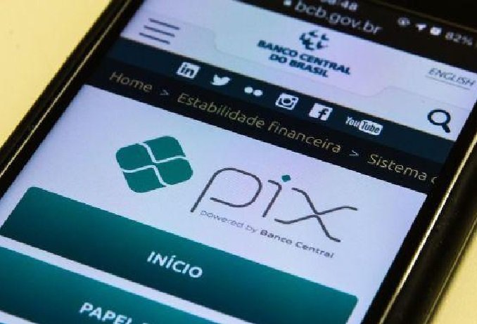 Travesti faz programa e obriga cliente fazer Pix de R$ 8 mil