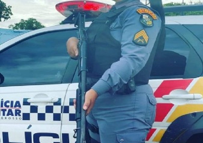 Sargento da PM é presa vendendo pistola clandestina