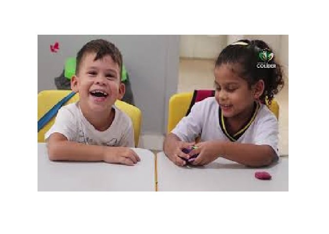 PREFEITO MANINHO E SECRETÁRIA DE EDUCAÇÃO LÉIA GOMES VISITAM AS ESCOLAS MUNICIPAIS