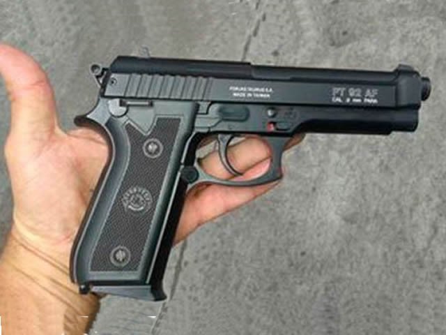 Menor detido por populares com simulacro de pistola durante assalto em Colíder.