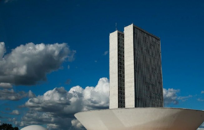Comissão da Câmara aprova desoneração da folha de pagamento até 2023 para 17 setores