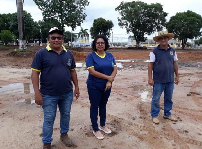 SECRETÁRIO ROBÉRIO FALA SOBRE EXECUÇÃO DE OBRA DE REVITALIZAÇÃO DA PRAÇA CENTRAL