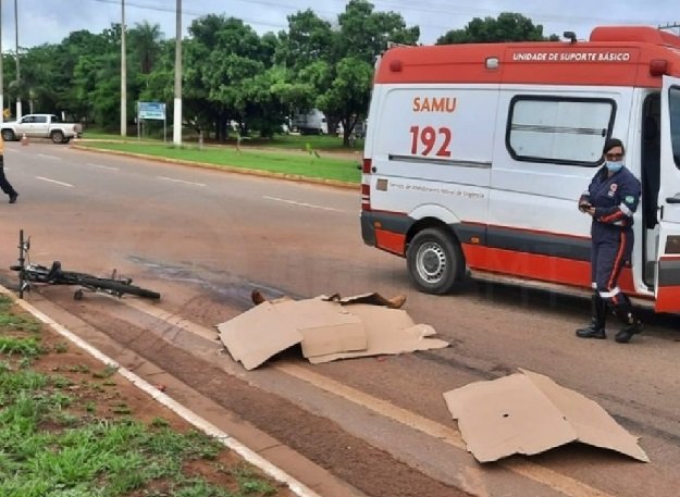 Ciclista morre ao ter cabeça arrancada por caminhão