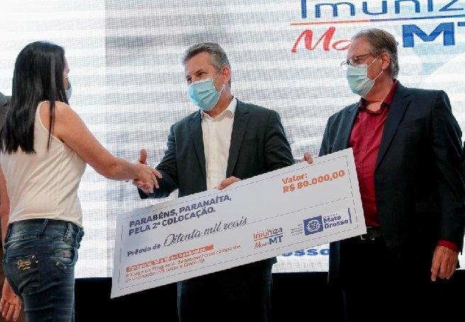 Governo entrega R$ 1,8 milhão aos 15 municípios com melhor performance na vacinação contra Influenza e Covid-19