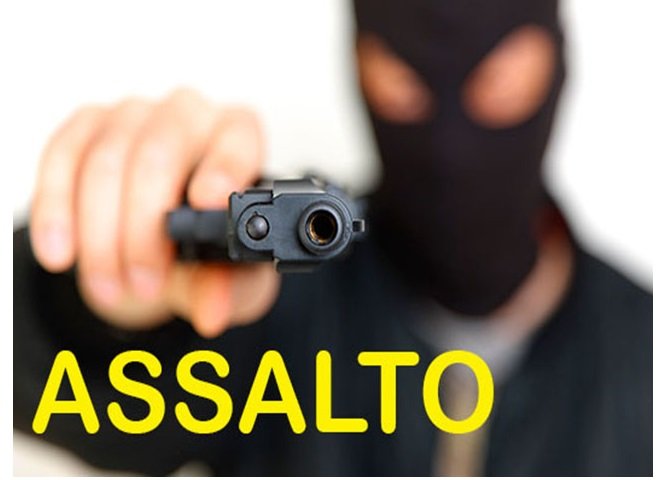 Bandidos invadem propriedade rural querendo ouro, rendem e amarram casal, levam 200 mil em joias e Fiat Toro
