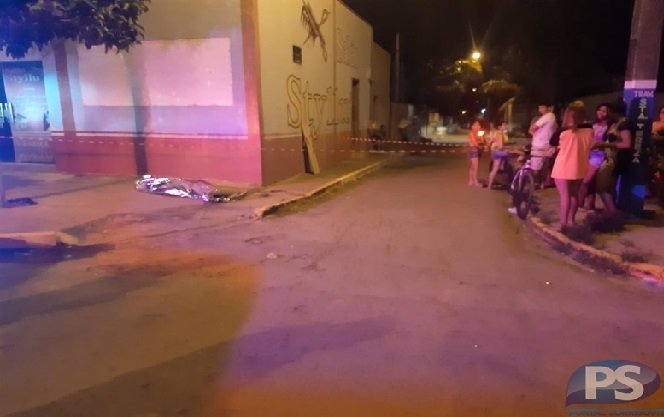 Jovem de 18 anos é morto por três disparos de arma de fogo