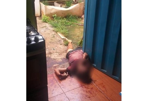 Ex- marido mata mulher com golpes de facão e tira a própria vida