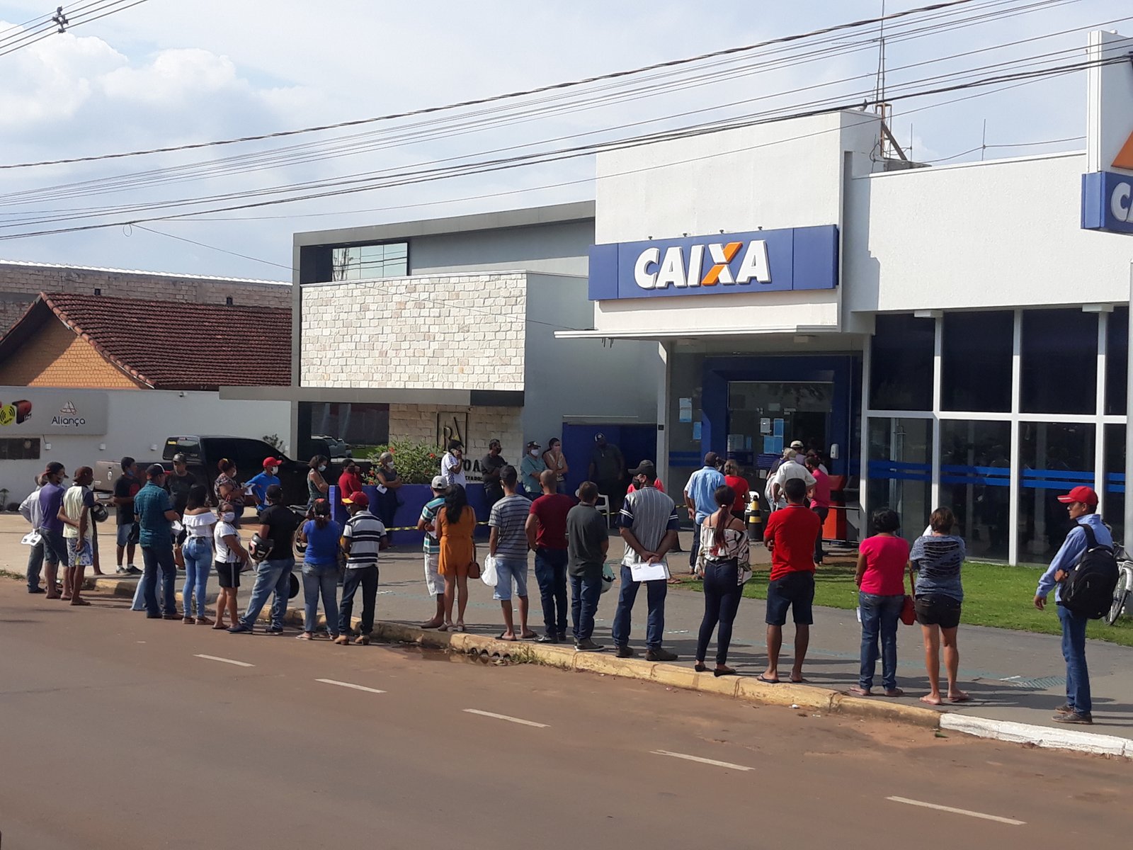 Agências da Caixa voltam ao horário de atendimento pré-pandemia amanhã