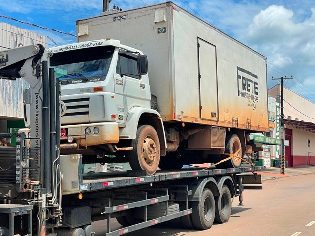 PM de Colíder recupera caminhão de agrotóxicos que teria sido roubado em Sinop.