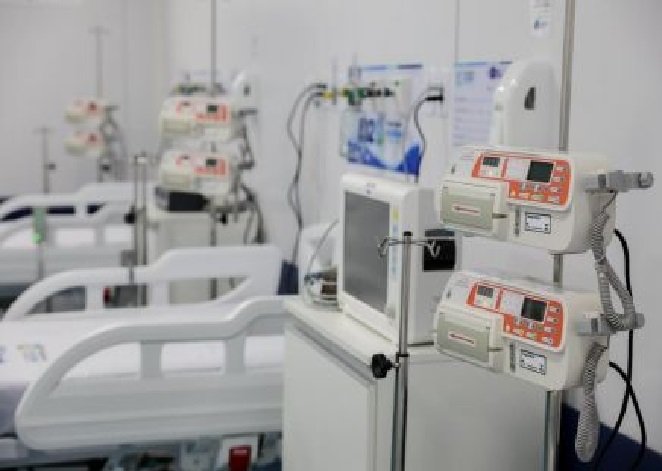 Médico leva duas facadas após gritar para motorista não atropelar seus cachorros