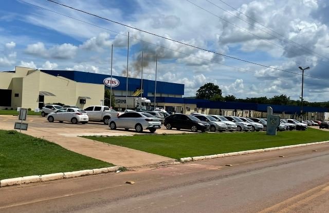 Bandidos invadem JBS de Colíder roubam moto e fogem sem levar o que tinham ido roubar.