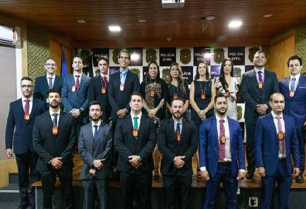 Polícia Civil empossa mais 17 delegados; após formados, irão integrar unidades do interior