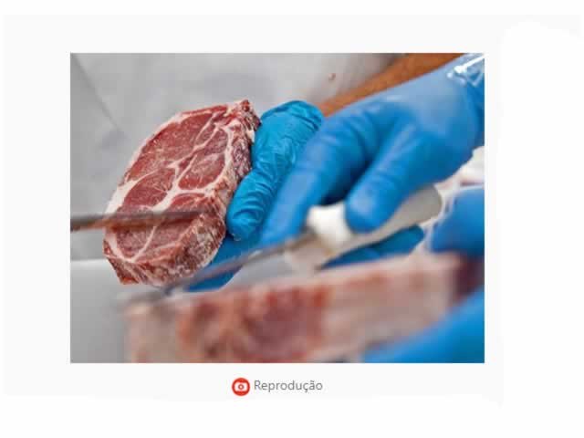 China anuncia que começará a reabrir mercado de carne bovina para o Brasil