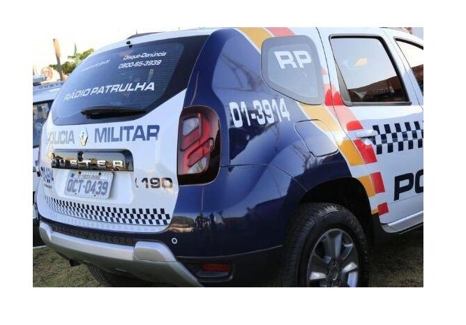 Homem é agredido, ameaçado de morte e tem carro roubado em casa noturna