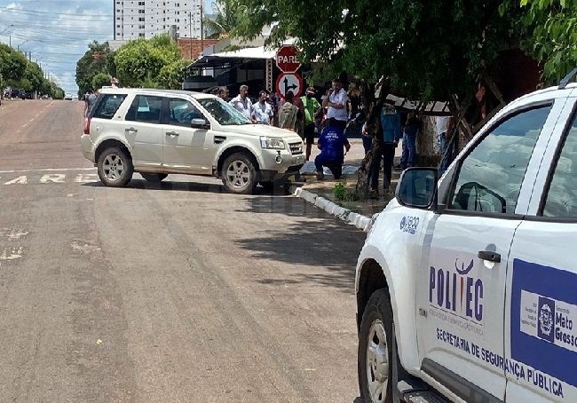 Empresário tem mal súbito e morre após colidir Land Rover