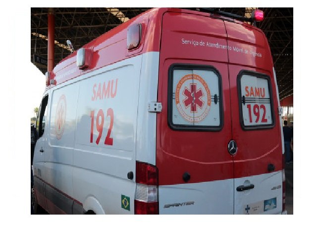 Idoso sobe em telhado, cai de altura de 4 metros e morre