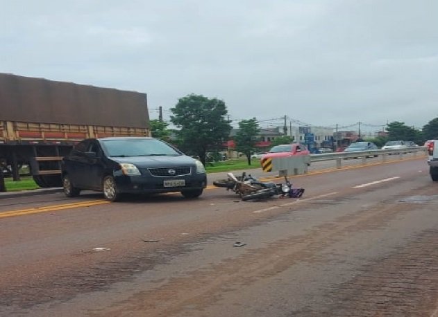 Carro realiza manobra proibida e causa acidente na BR-163