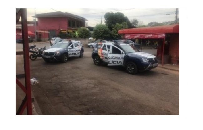 Cliente dá calote em garotas de programa e destrói quarto de motel