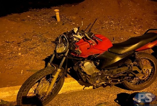 Homem é socorrido com suspeita de fratura e mandíbula deslocada após bater moto em vaca