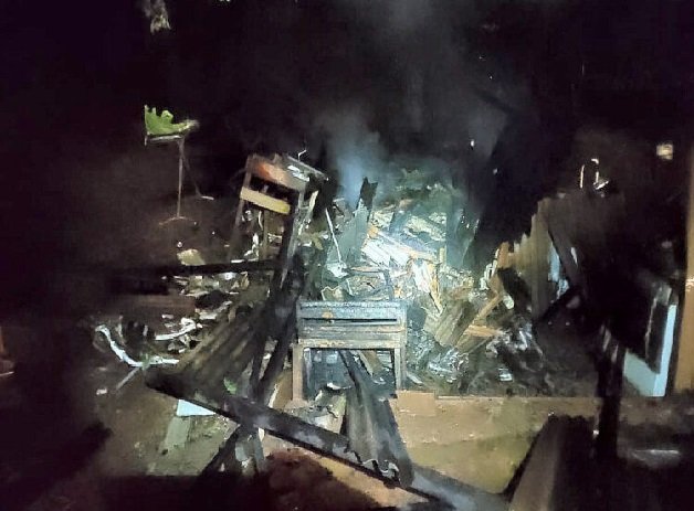 Incêndio é registrado em imóvel e Bombeiros encontram corpo carbonizado