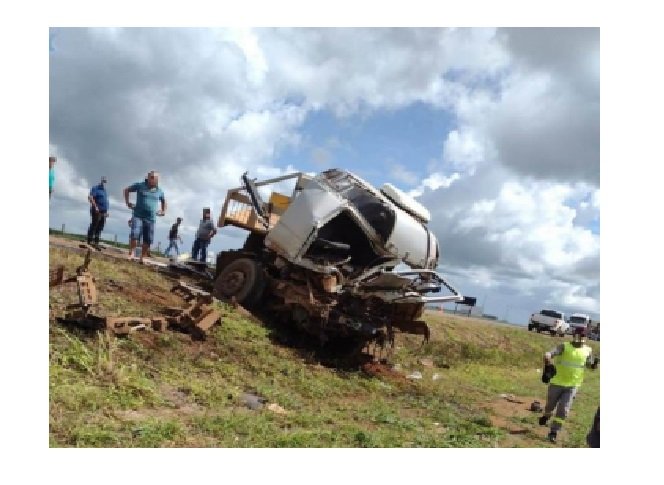 Acidente entre duas carretas deixa um morto e 3 feridos