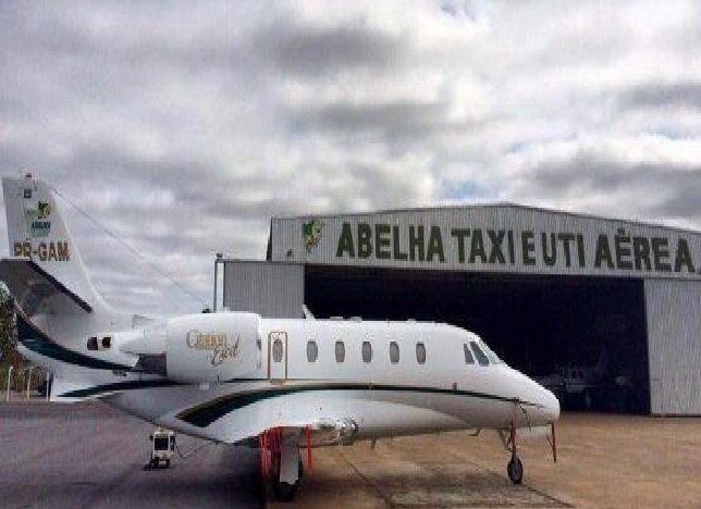 Avião com 4 pessoas a bordo faz pouso forçado em fazenda
