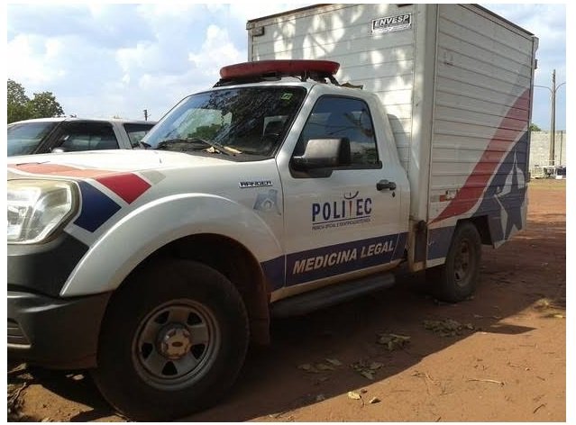 Corpo de idoso é encontrado em estado de decomposição; polícia procura familiares